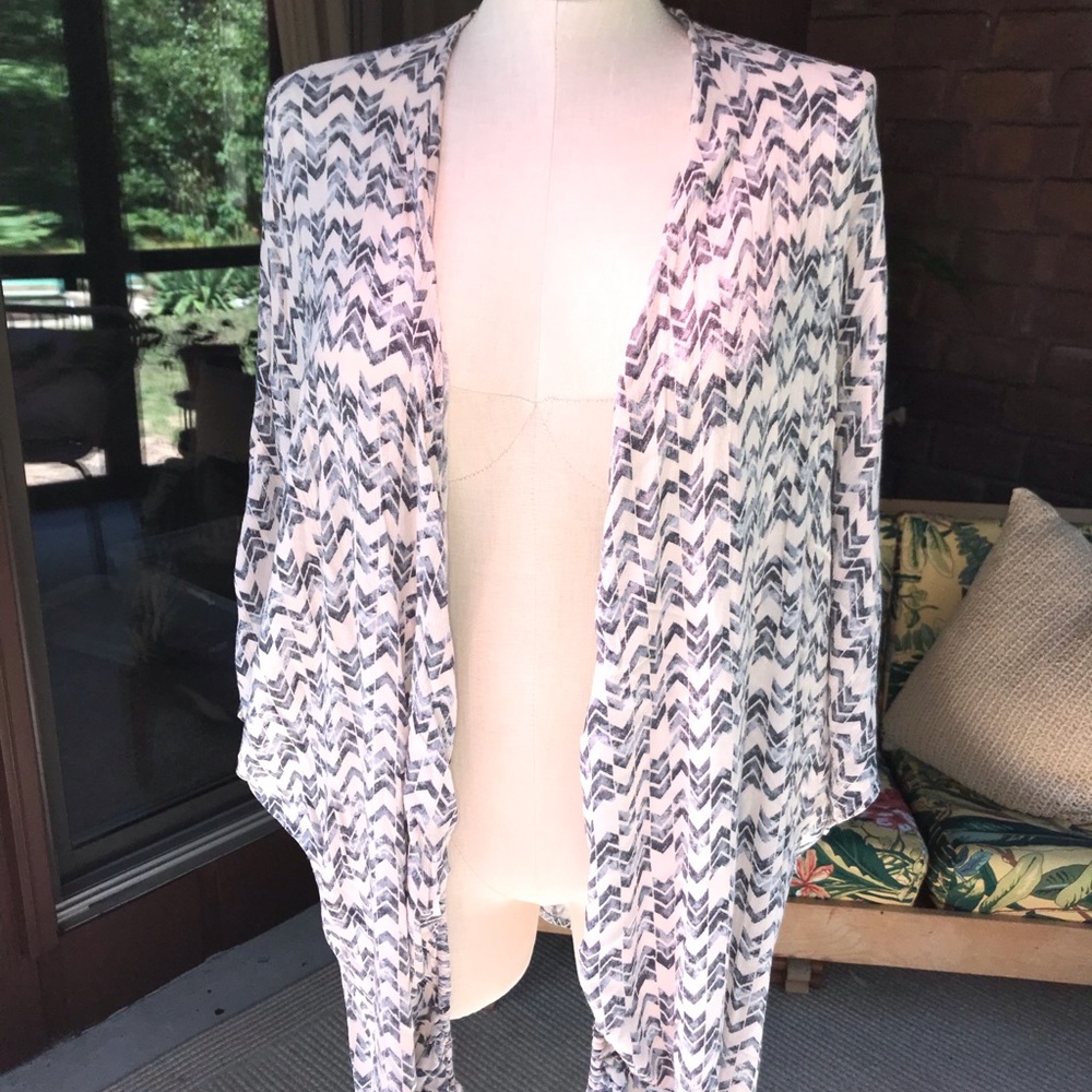 Geometric print duster